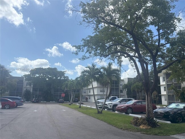 Building Photo - 4235 N University Dr