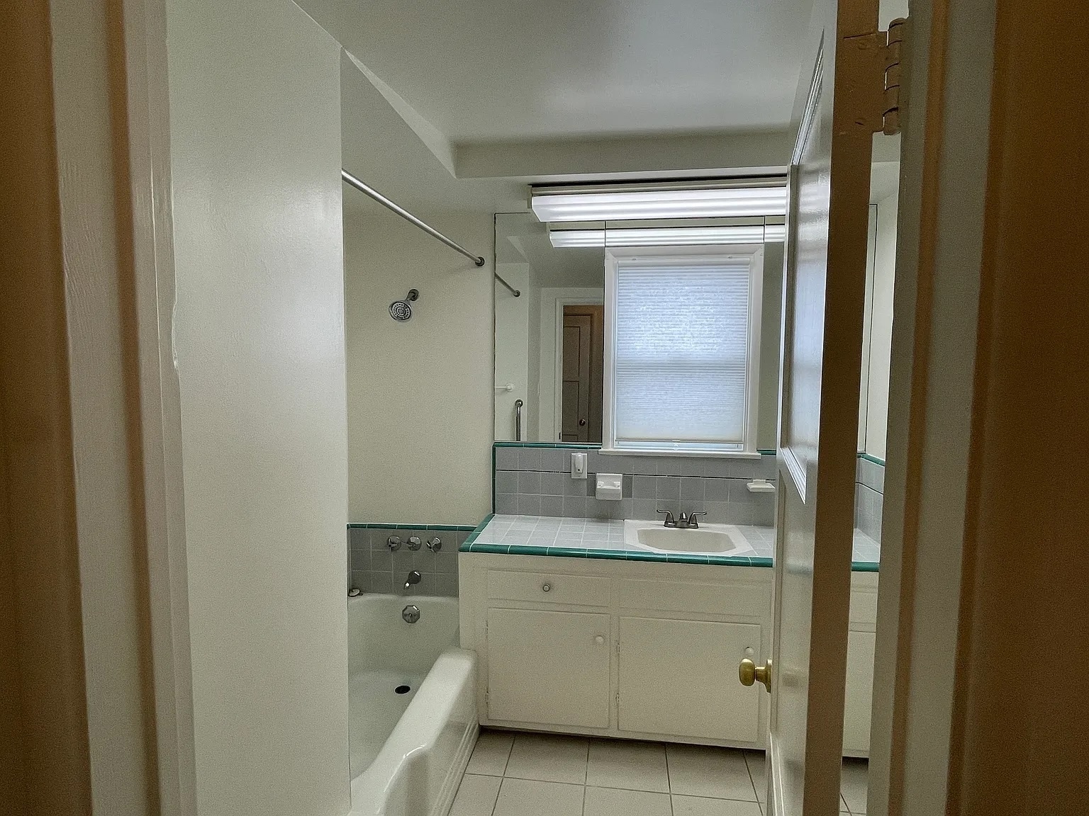 Bathroom 1 - 4717 Cedros Ave