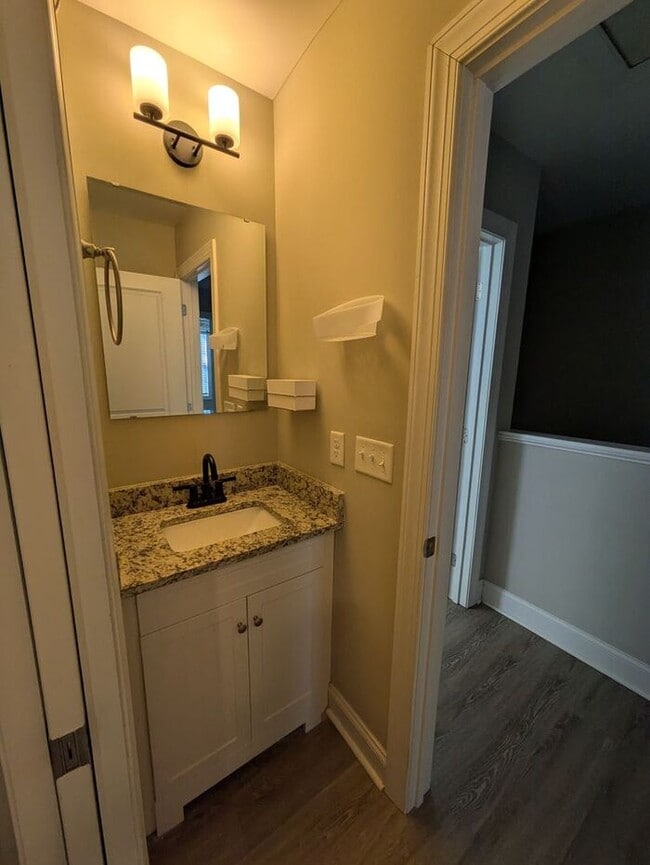 Building Photo - Charming Single Family 3BD/1.5BA Home in Hickory!