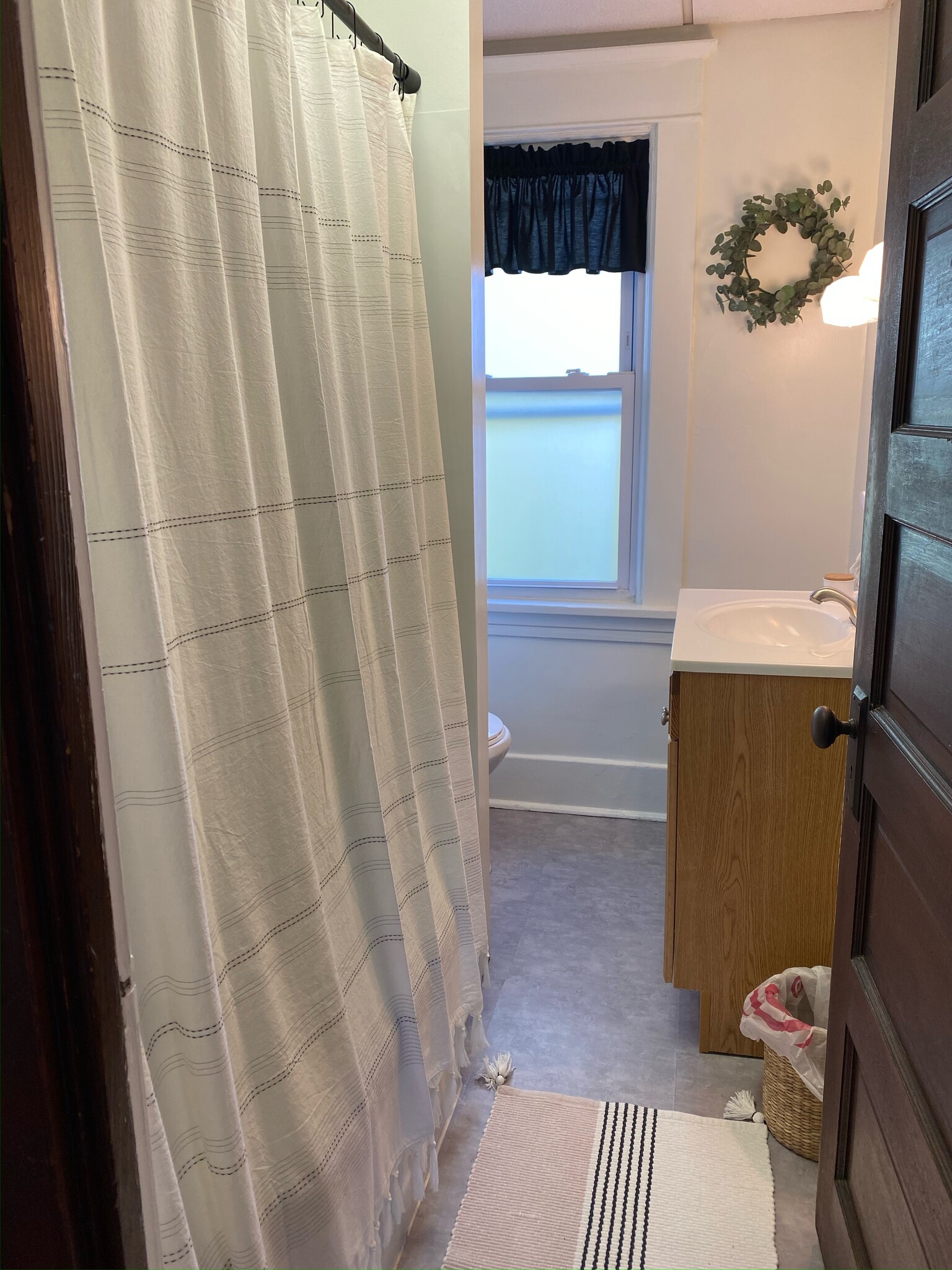 Bathroom - 403 E Penn St