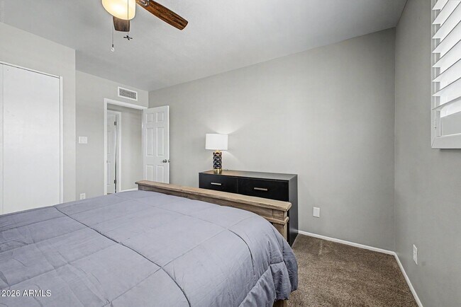 Building Photo - 408 E La Jolla Dr