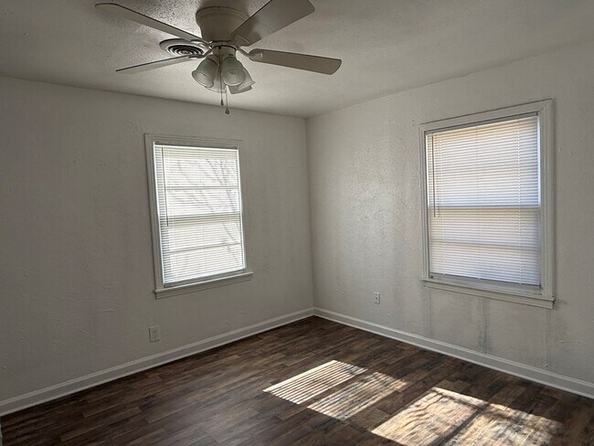 Building Photo - 3137 N Tom Green Ave