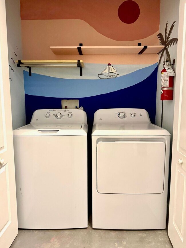 Building Photo - 2 Bedroom condo with 2 Car Garage Condo Fo...