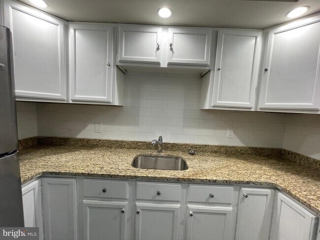 Building Photo - 2003 S 7th St