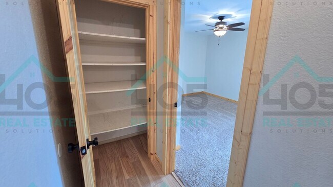 Building Photo - 3 Bedroom in Harrah