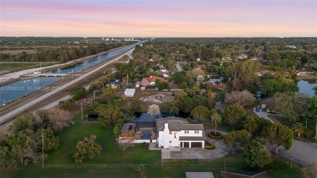 Building Photo - 20401 SW 48th Pl