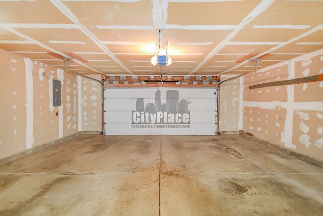 Building Photo - 740 Sweet Creek Dr