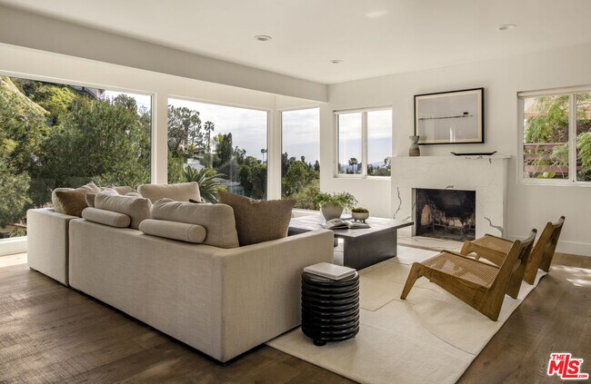 Building Photo - 2370 San Marco Dr