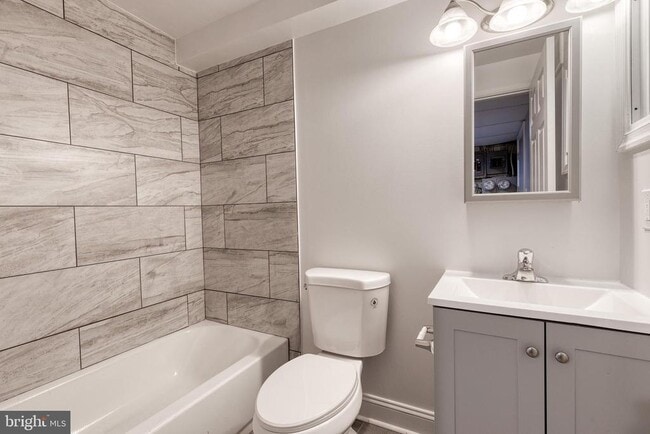 Building Photo - 422 Folcroft St