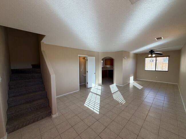 Building Photo - 4 Bedroom Home Available Near Unser Blvd NW & McMahon Blvd!