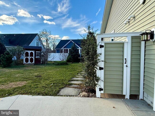 Building Photo - 61 Baybreeze Dr