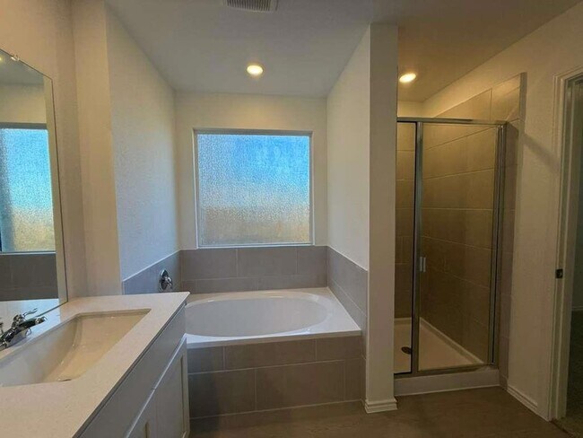 Building Photo - 569 Sormonne Lp