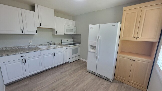 Building Photo - 617 59th Ave Dr W