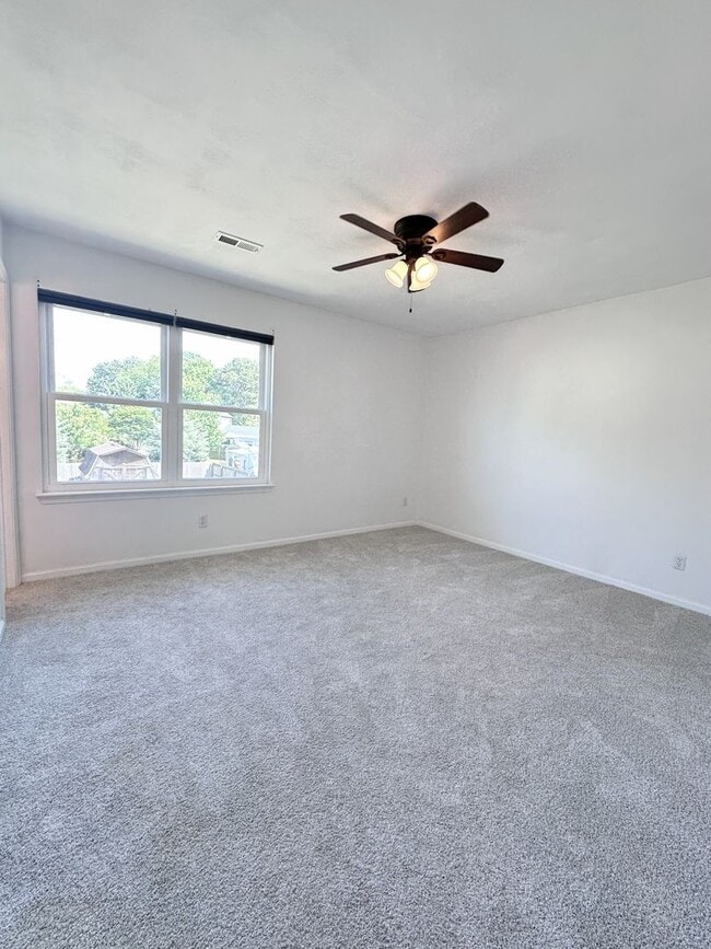 Building Photo - Charming Updated Home in Prime Chesapeake Location – Spacious Layout & Modern Touches!