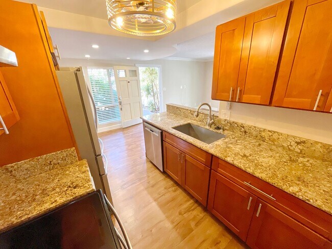 Building Photo - Elegantly Updated Unfurnished Kihei Villag...