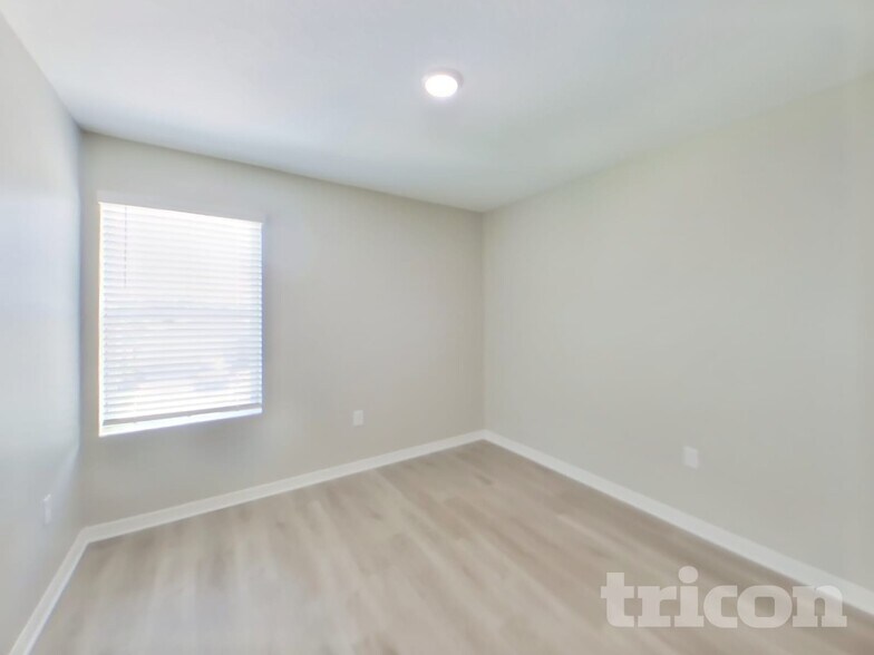 Building Photo - 5475 Summer Sunset Dr