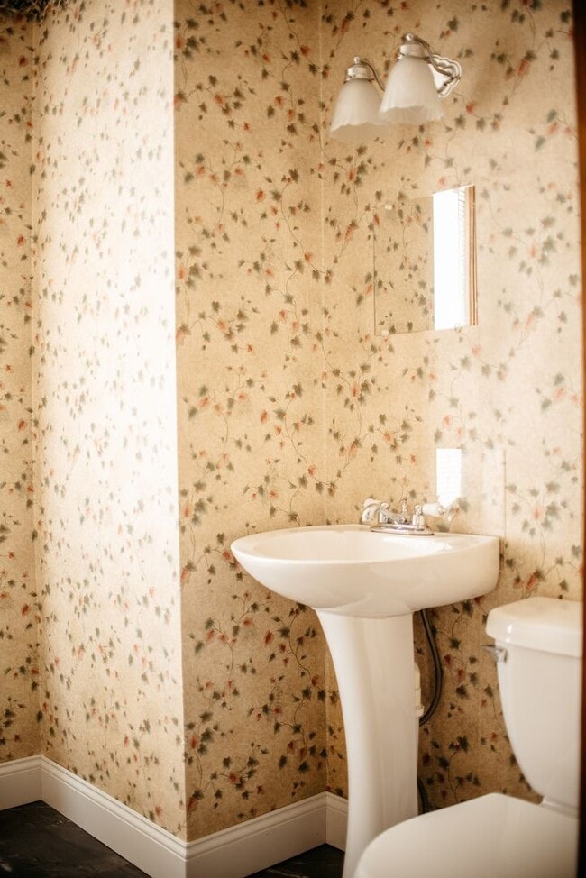 Building Photo - 352 S Catherine St