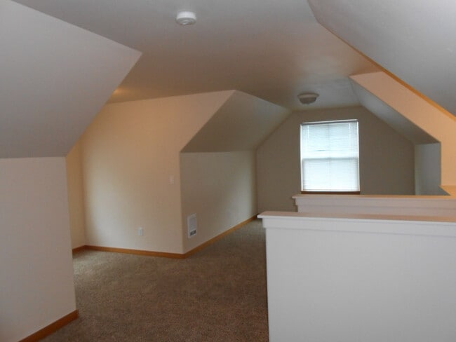 Building Photo - 1760 NE Lotus Dr