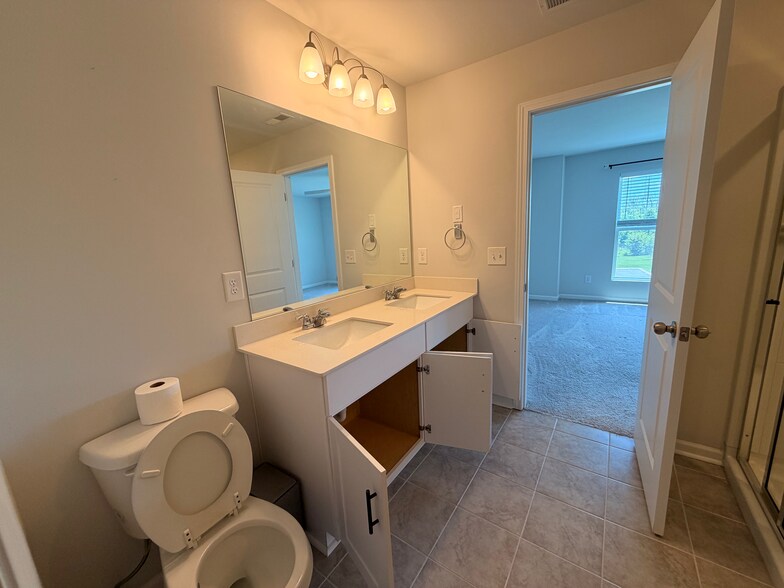 Building Photo - 2451 Salem Creek Ct