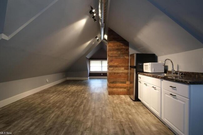Building Photo - 2831 Avondale Ave
