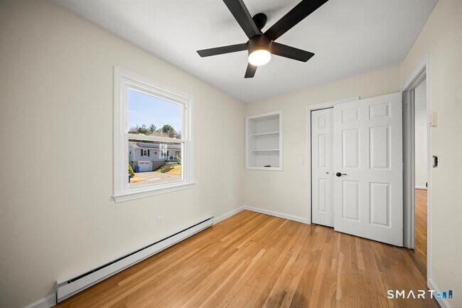 Building Photo - 25 Greenview Dr
