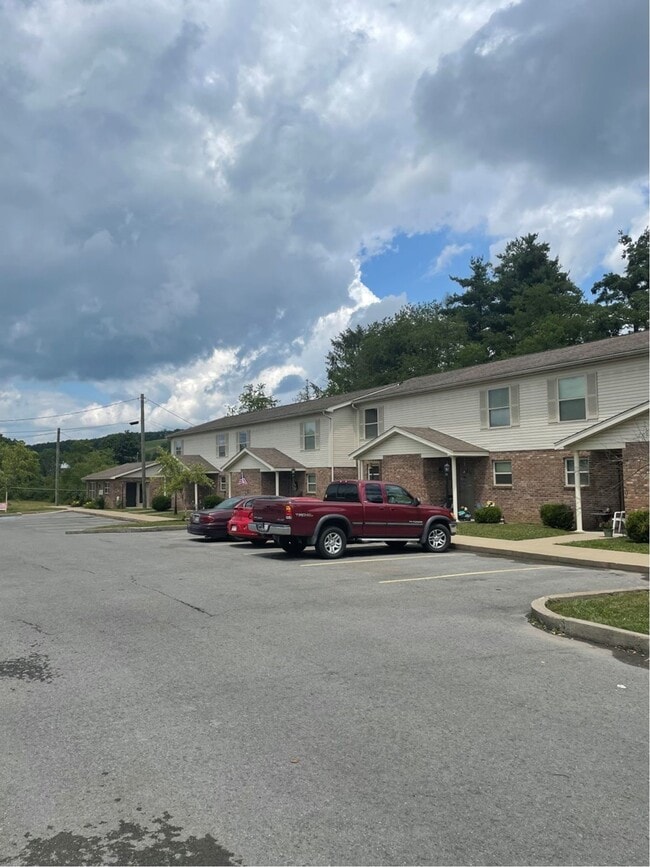 Building Photo - 2 BR 60%