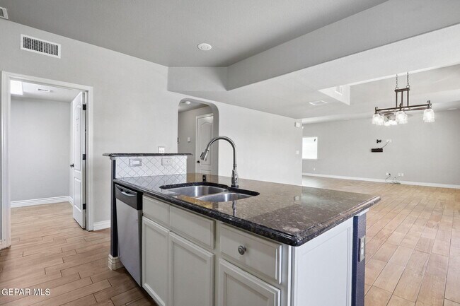 Building Photo - 14508 Shady River