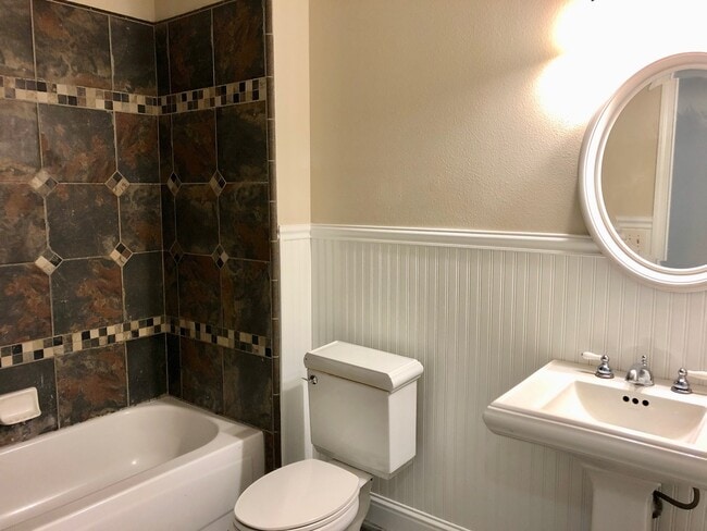 Building Photo - $2,295- Maple & Shepherd 3 Bedroom  - E. J...