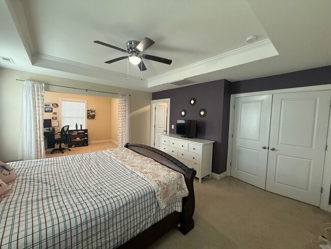 Building Photo - Sought-After Skybrook Community