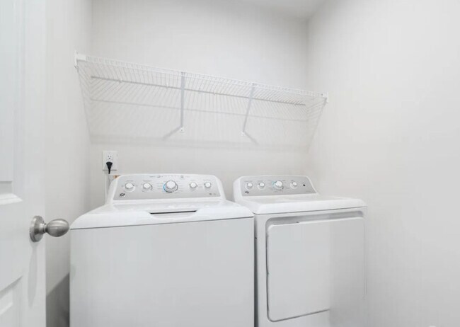 Building Photo - 1925 Pin Hook Rd