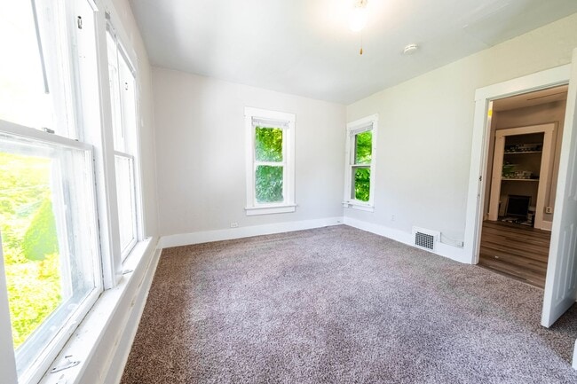 Building Photo - 408 W Illinois St