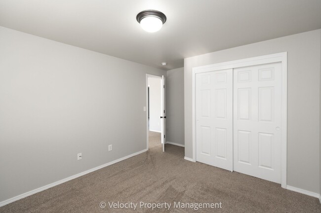 Building Photo - Beautifully Remodeled 4 Bedroom + Office H...