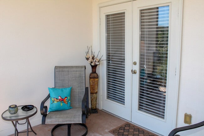 Building Photo - 2046 Beach Blvd