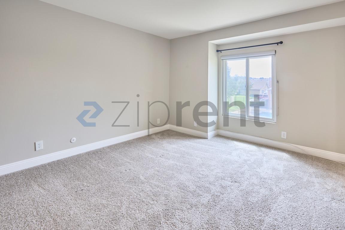 Building Photo - Unit