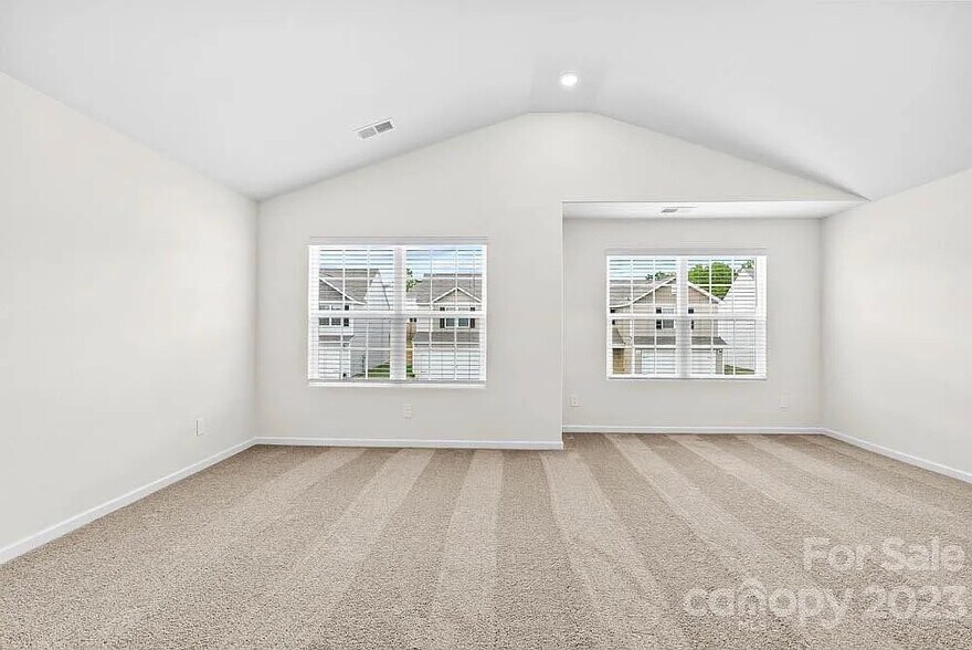 Building Photo - Room in House on Nia Rd