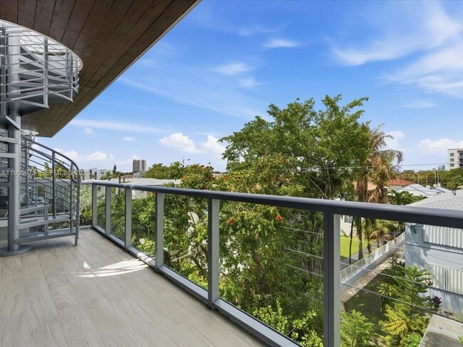 Building Photo - 529 SW 11th St