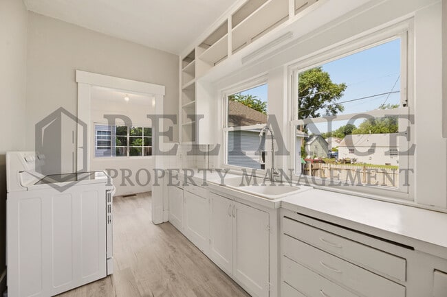 Building Photo - 619 Houser Dr