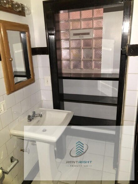 Building Photo - 4645 N Elston Ave