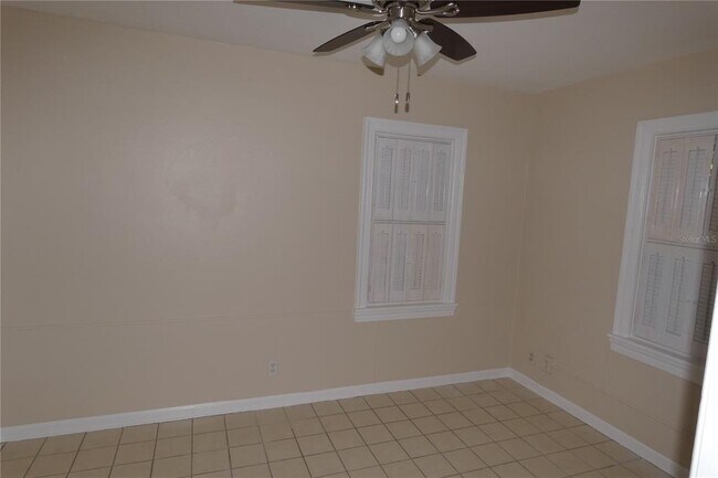 Building Photo - 210 43rd Ave N