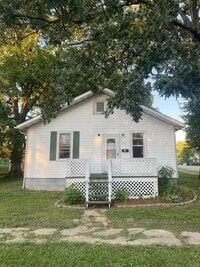 Building Photo - 3 Bed | 1.5 Bath | House