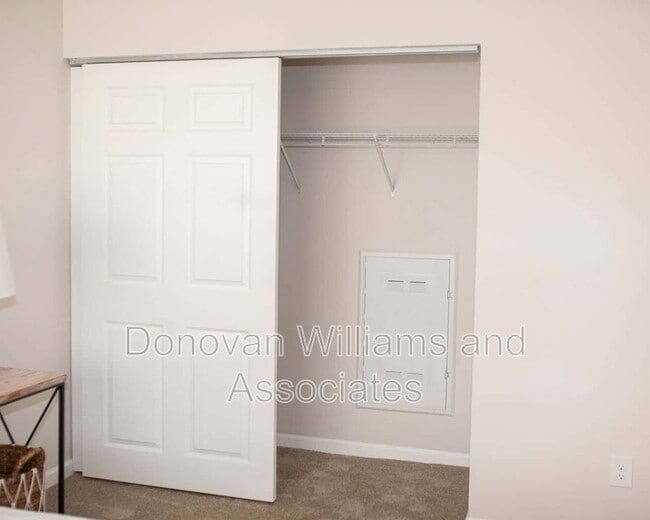 Building Photo - 2225 Kilborne Dr