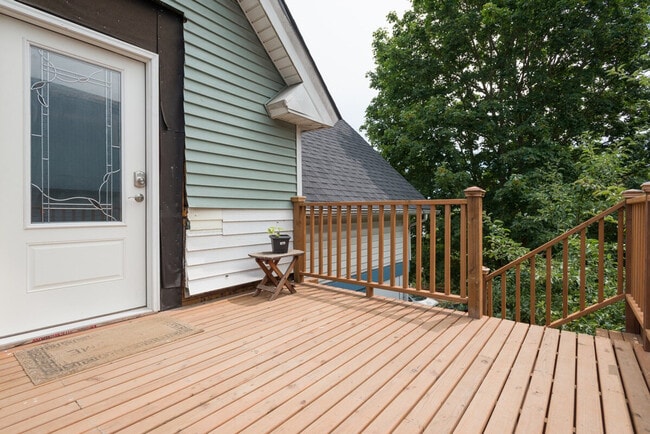 Building Photo - 900 21st Ave