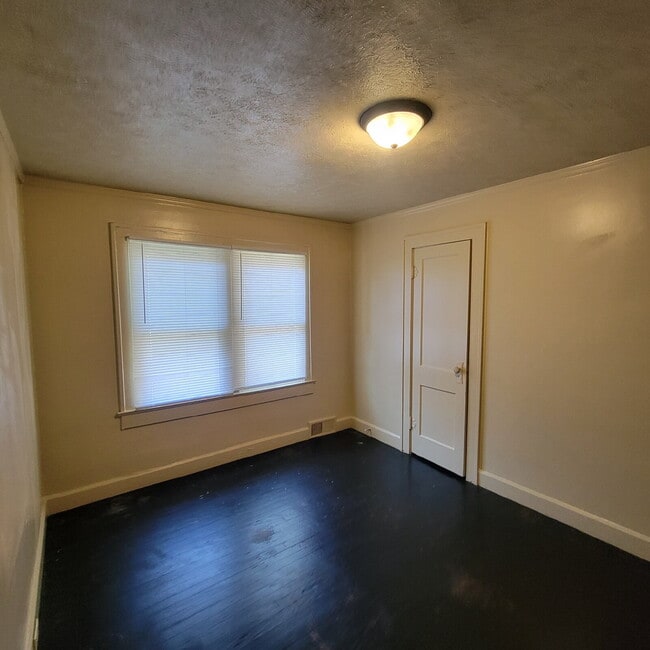 Building Photo - Cozy east side 3 bedroom!