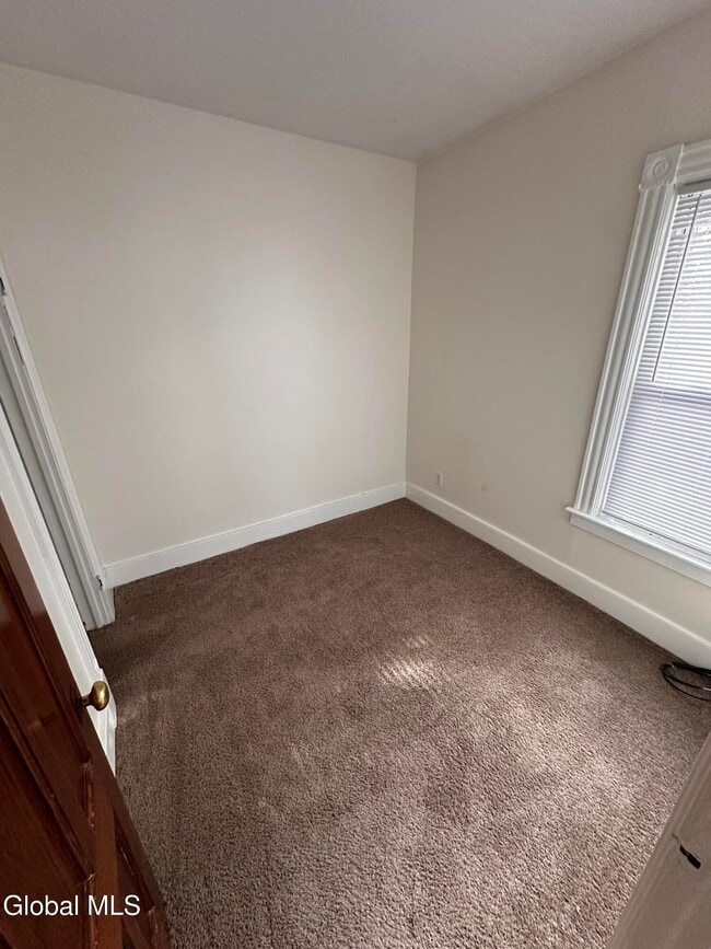 Building Photo - 425 6th Ave