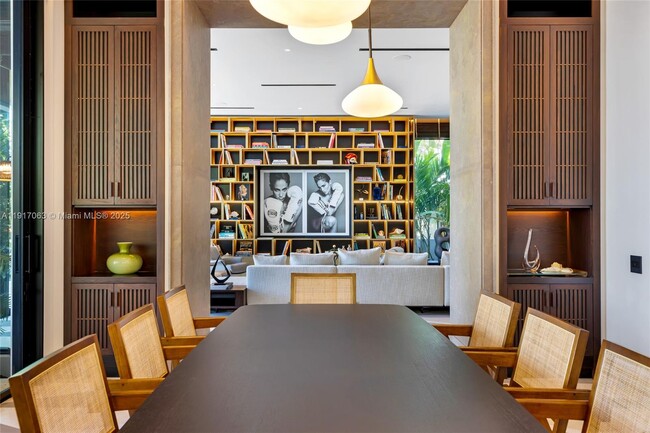 Building Photo - 200 W Rivo Alto Dr