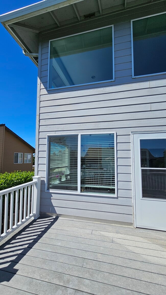 Building Photo - 1742 NE 14th St