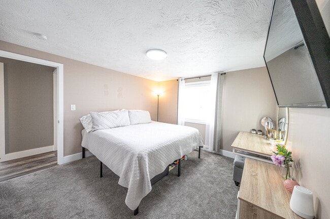 Building Photo - 750 Sharp Pl