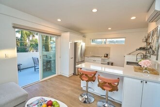 Building Photo - FURNISHED Modern One Bedroom+Loft Coronado! In Unit W/D! AC! Assigned Parking!