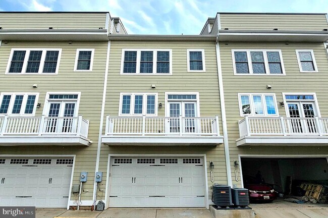 Building Photo - 3155 John Glenn St