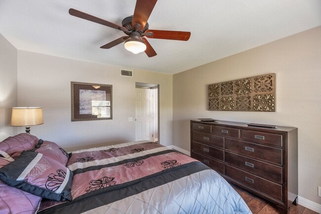 Building Photo - Move-In Ready 1-Bedroom in Scenic Fountain...